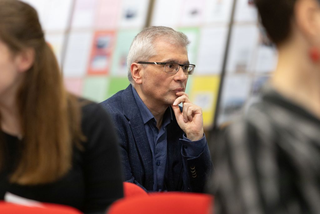 Herbert odczytujący – Herbert odczytywany. Zdjęcia z konferencji