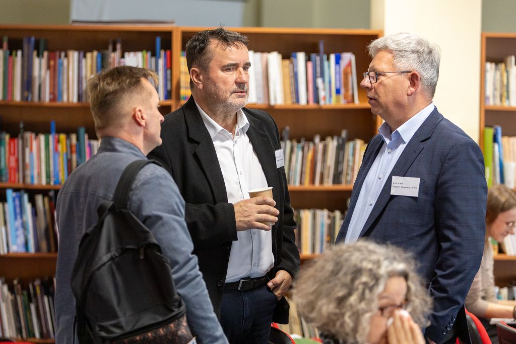 Herbert odczytujący – Herbert odczytywany. Zdjęcia z konferencji