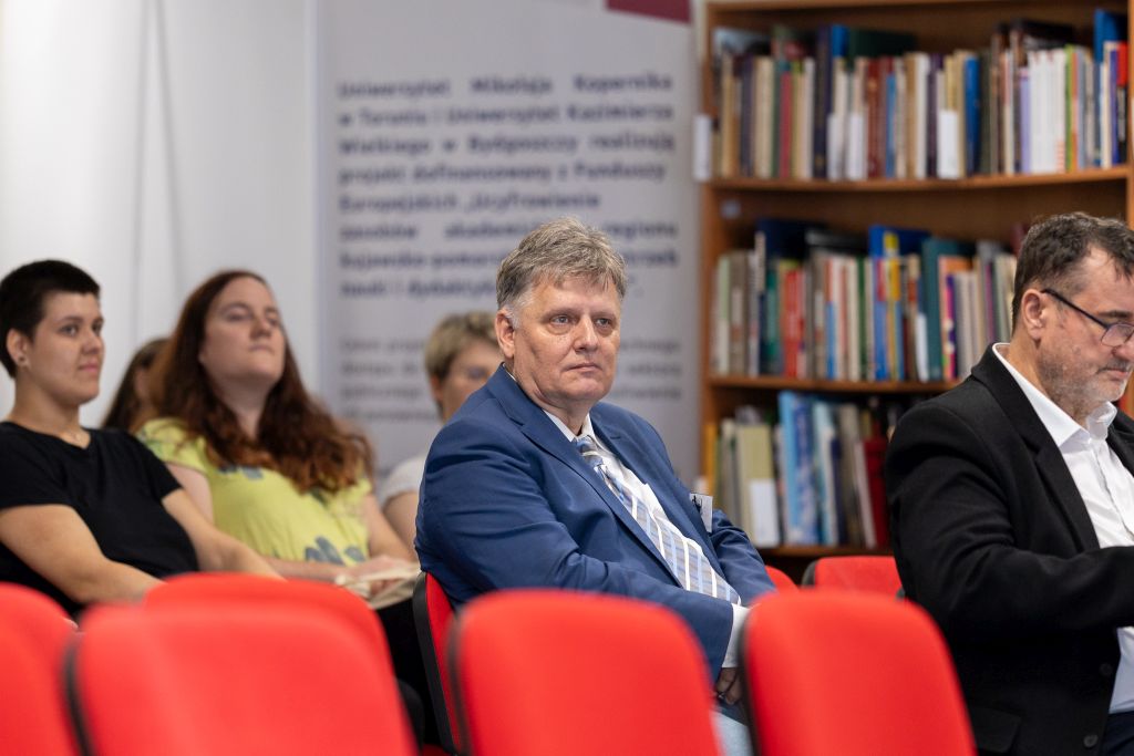 Herbert odczytujący – Herbert odczytywany. Zdjęcia z konferencji